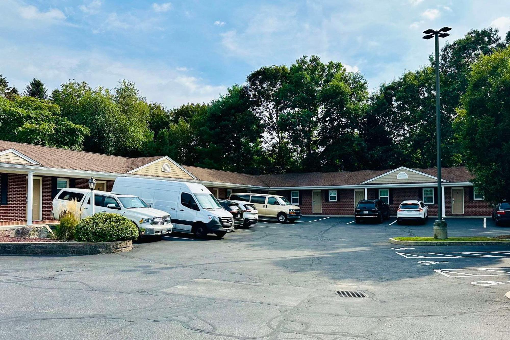 Comfort Inn & Suites Sturbridge-Brimfield Exterior foto