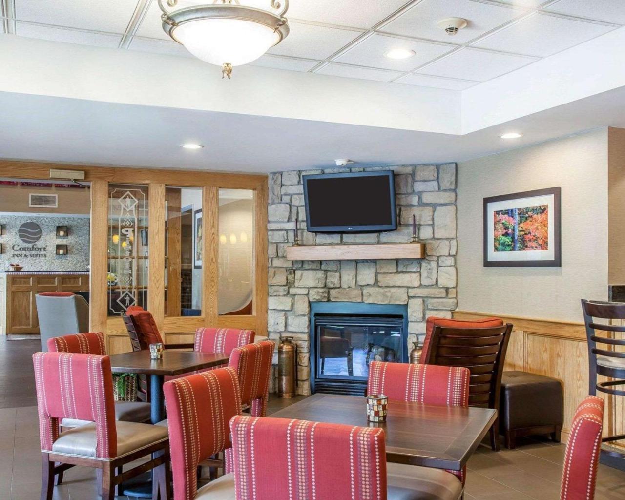 Comfort Inn & Suites Sturbridge-Brimfield Exterior foto
